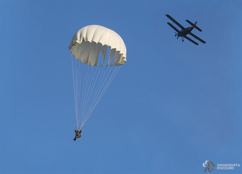 С каких высот и самолетов прыгают десантники с парашютом