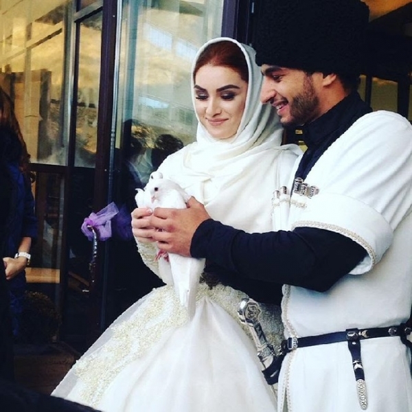 Кавказские девушки. почему девушки на кавказе теряют целомудрие до свадьбы?