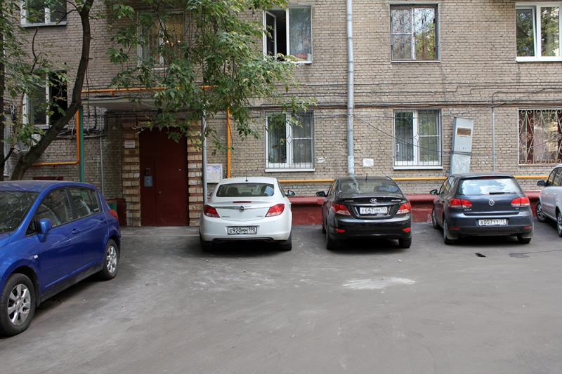 Во дворах домов запретят устраивать парковки автомобилей — юридические советы