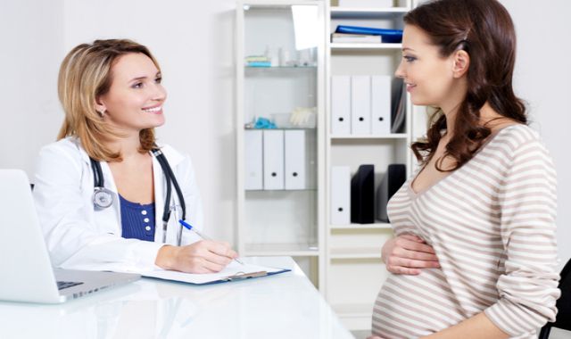 Когда и как надо вставать на учет по беременности? — юридические советы
