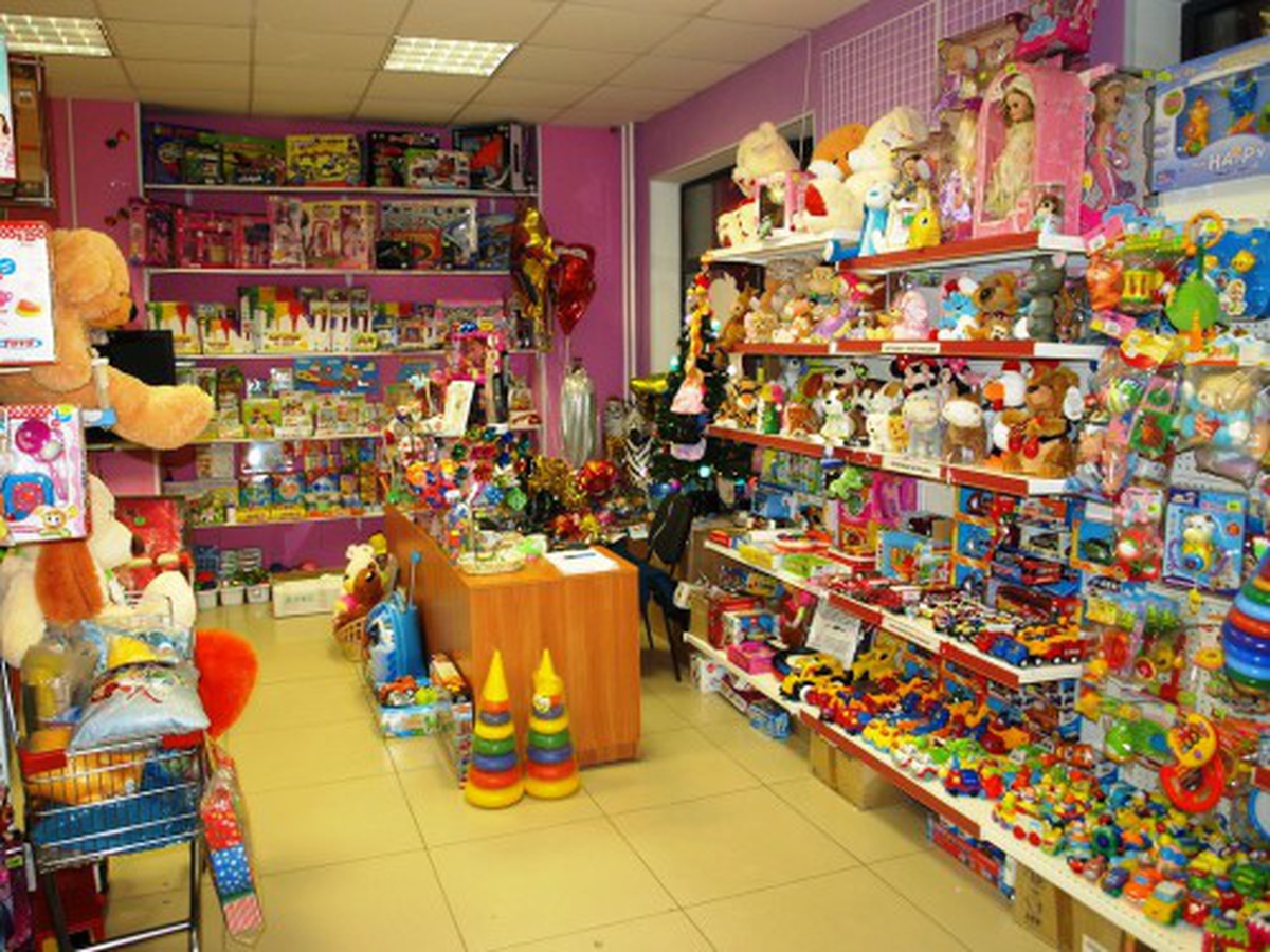 В каком магазине игрушек можно купить. Магазин игрушек. Магазин игрушек для детей. Игрушки из магазина. Ассортимент детского магазина игрушек.